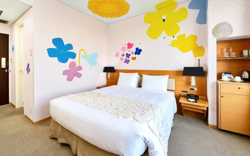 Guest Rooms with Paintings Drawn Directly on the Wall