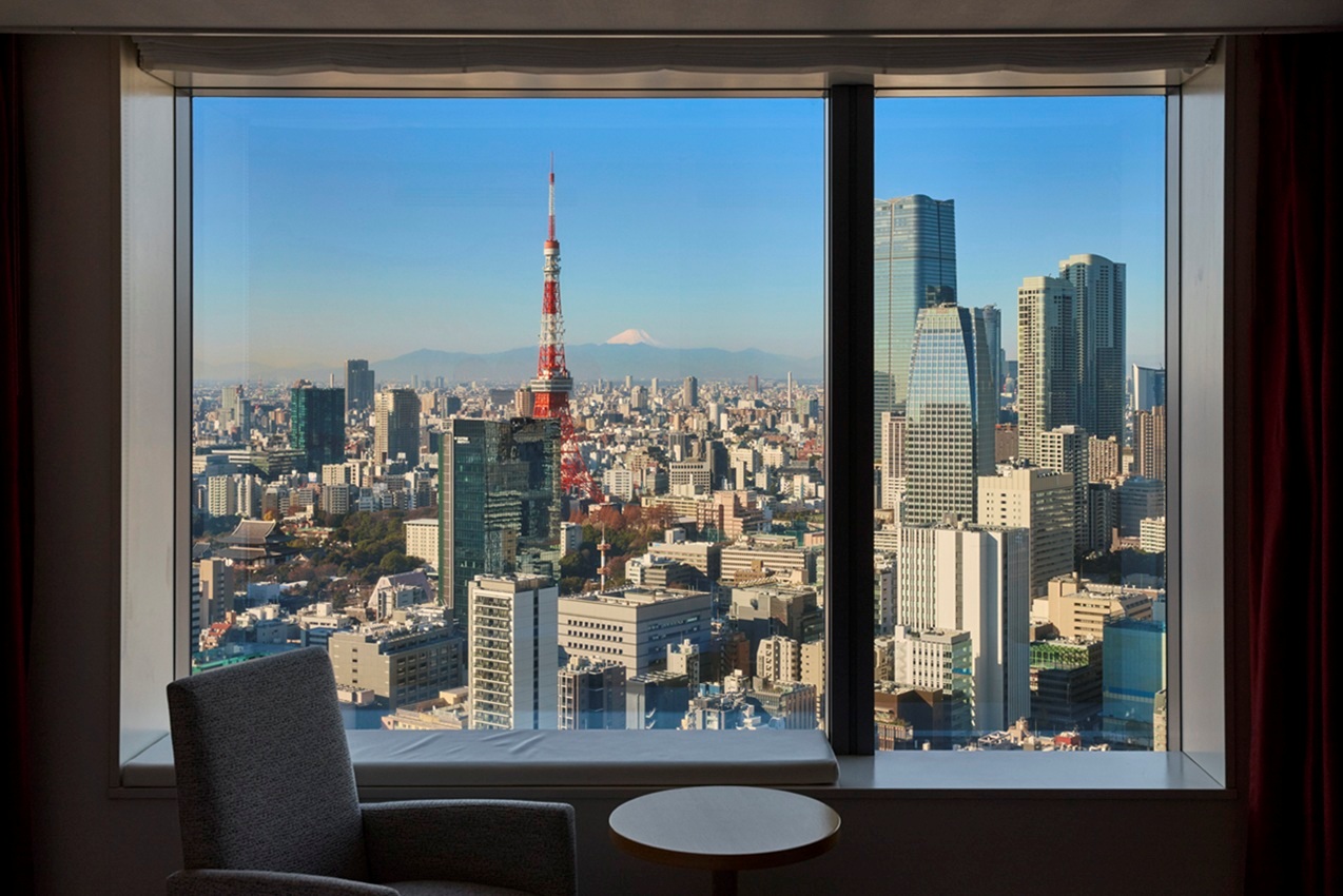 Winter Tokyo: The Contrast of Spectacular Views and Living History